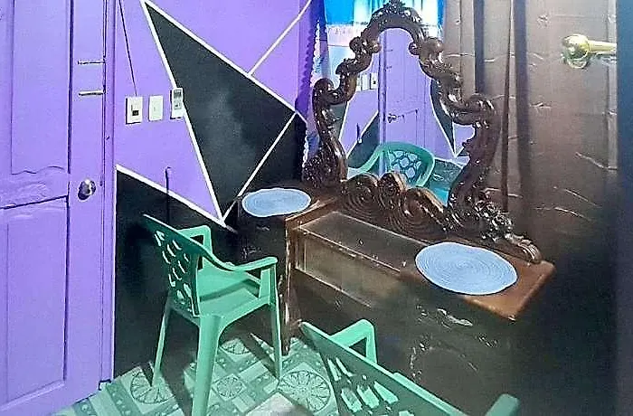 Yuzons Bedspacer And Transient Staycation Hotel Manila