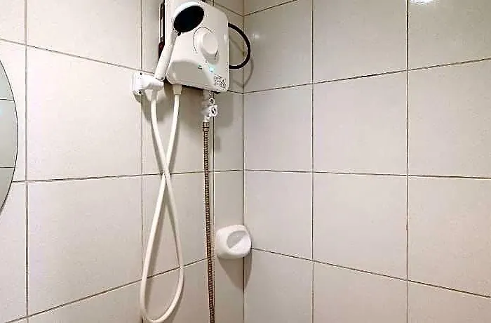 Yuzons Bedspacer And Transient Staycation Hotel *